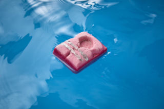 Lush nawiązał współpracę z organizacją Sea-Watch, aby wspierać swobodę przemieszczania się oraz misje ratunkowe na Morzu Śródziemnym