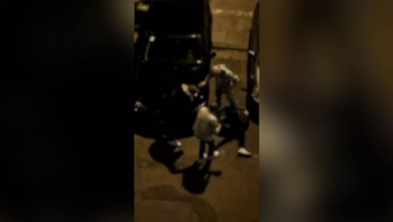 Krwawa zemsta za kota? Kilka lat czekał na taką okazję. Zaatakował swojego znajomego młotkiem. „Bił i kopał go po całym ciele”