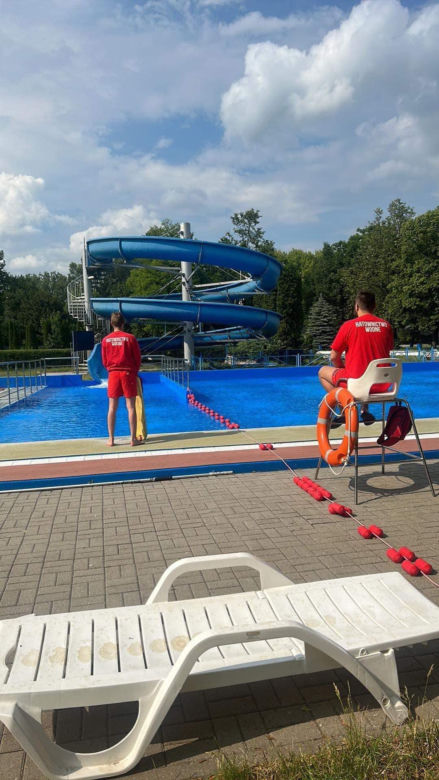 Jak zostać ratownikiem wodnym? We Wrocławiu zaczynają się kursy, ile można zarobić? 