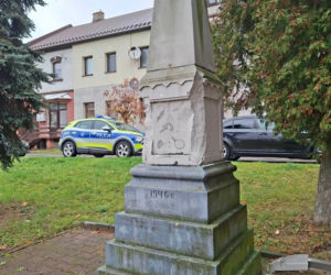 Zdemolowali pomnik żołnierzy radzieckich w Starachowicach. To nie pierwszy raz