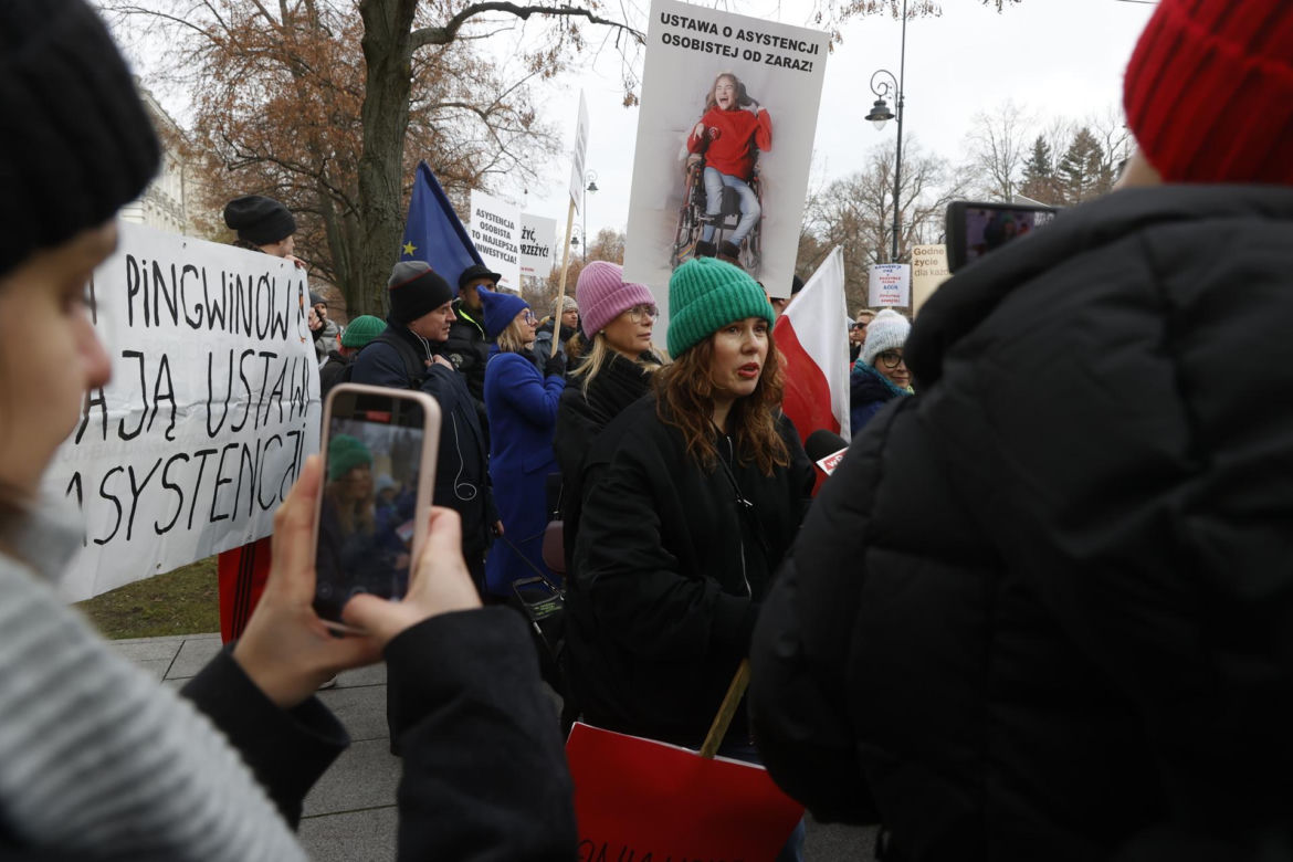 Protest osób z niepełnosprawnościami pod Kancelarią Premiera