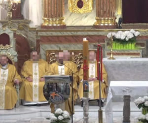 Ksiądz z Mińska upomniany za msze na 100 osób