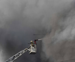 Pakistan/ Co najmniej 11 ofiar śmiertelnych pożaru w centrum handlowym w Karaczi