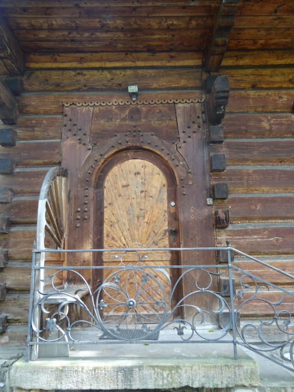 Ta małopolska willa jest hitem turystycznym. Wybudowali ją górale wraz ze sławnym malarzem