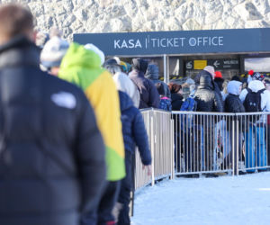 Fatalne warunki w Tatrach. Jest mroźno, ślisko, a szlaki są zasypane śniegiem. TPN ostrzega turystów