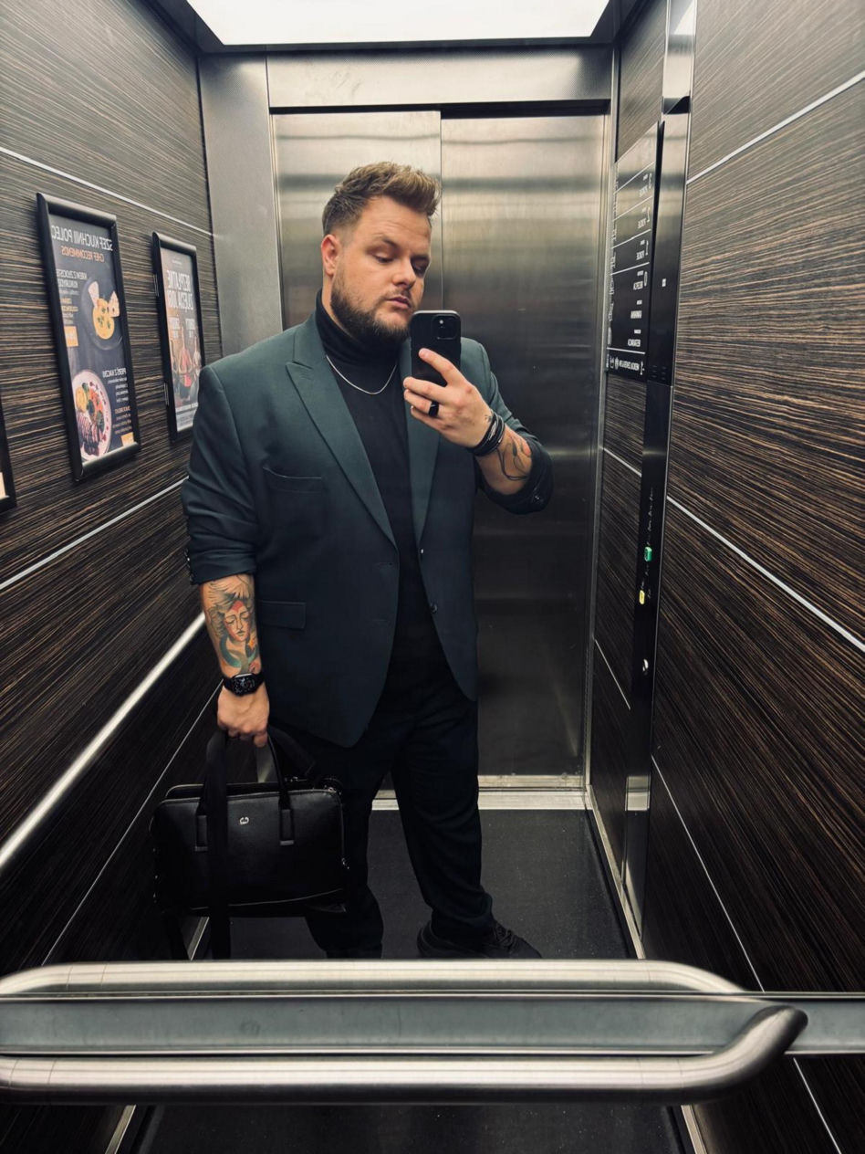 The Voice of Poland. Przez chorobę wstydził się śpiewać. Po 10 latach wraca odmieniony, by spełnić marzenia!