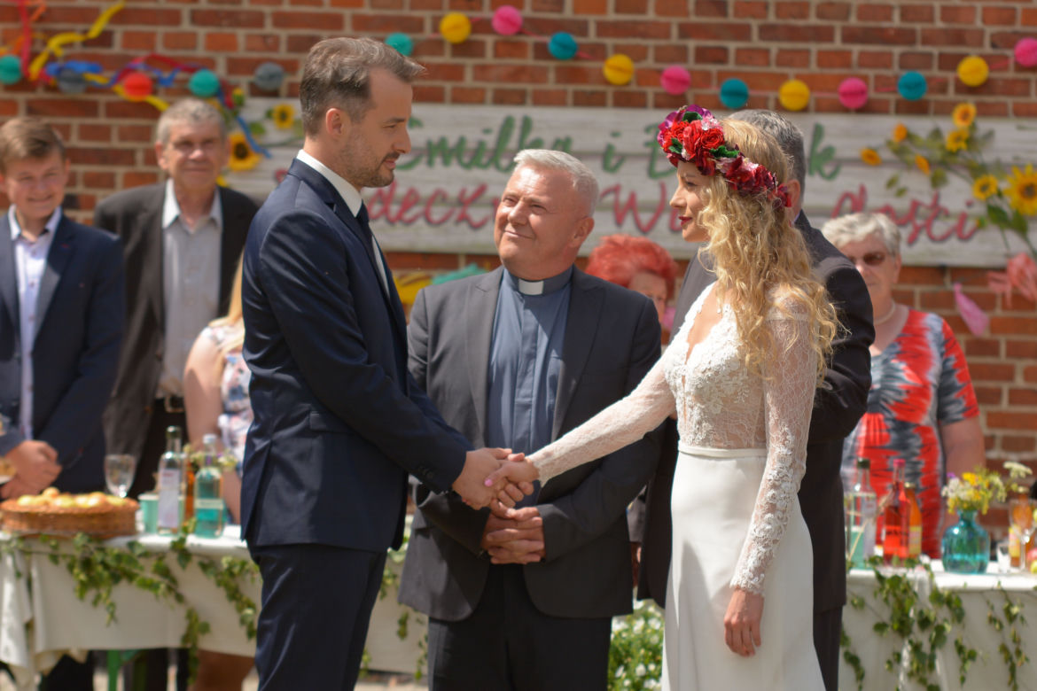 Pierwsza miłość. Emilka (Anna Ilczuk), Bartek (Rafał Kwietniewski) Pierwsza miłość. Emilka (Anna Ilczuk), Bartek (Rafał Kwietniewski)