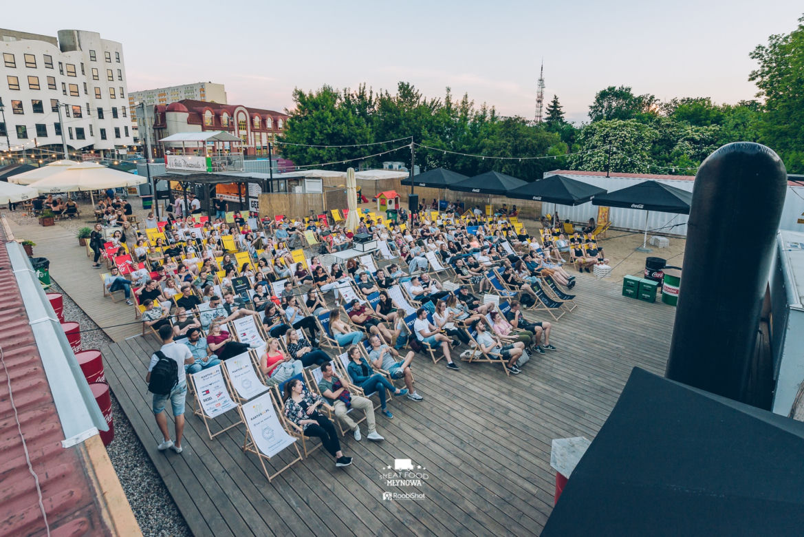 Kino plenerowe w Białymstoku w ramach Streat Food Młynowa