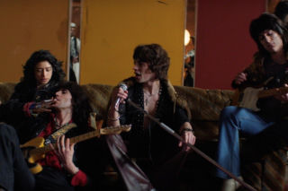 The Rolling Stones znowu mają po 30 lat w klipie do „In The Stars”. Wykorzystano technologię... deepfake!