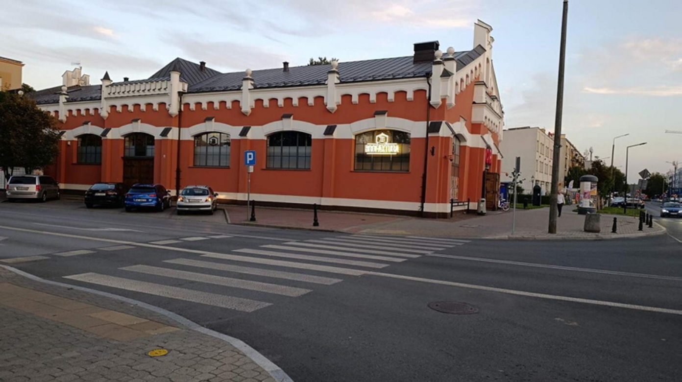 Rafał i Aleksander pobili Adama Niedzielskiego w centrum miasta. Były minister okazał im łaskę