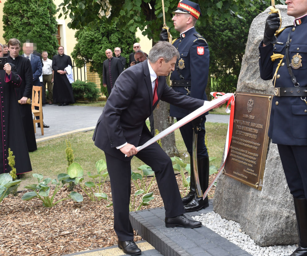 KUCHCIŃSKI W KOŚCIELE.