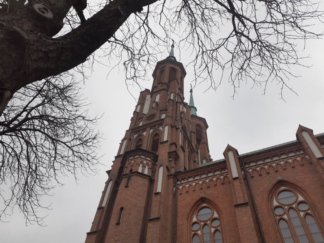 Jak wygląda Katedra pw. Niepokalanego Poczęcia NMP w Siedlcach z zewnątrz i w środku - marzec 2021