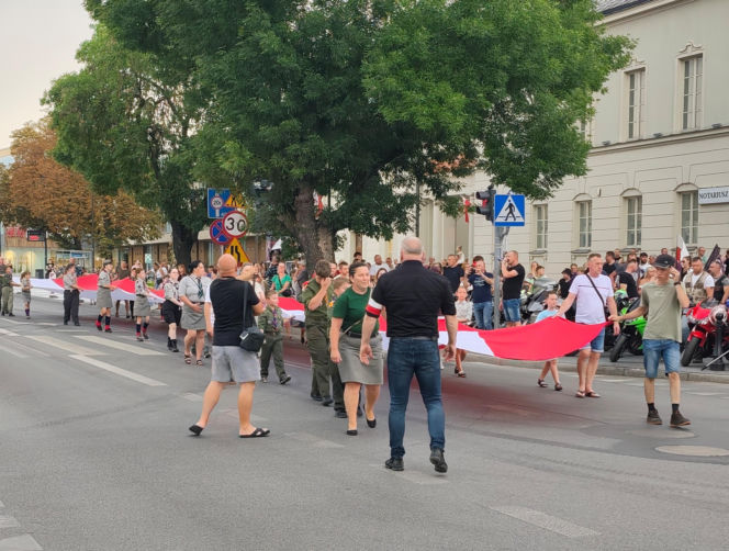 „Cześć i chwała bohaterom!”. Siedlczanie spotkali się w centrum miasta, by uczcić 82. rocznicę wybuchu Powstania Warszawskiego