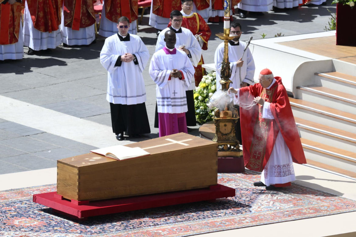 Księżna Kate nieobecna na pogrzebie papieża! Książę William był sam