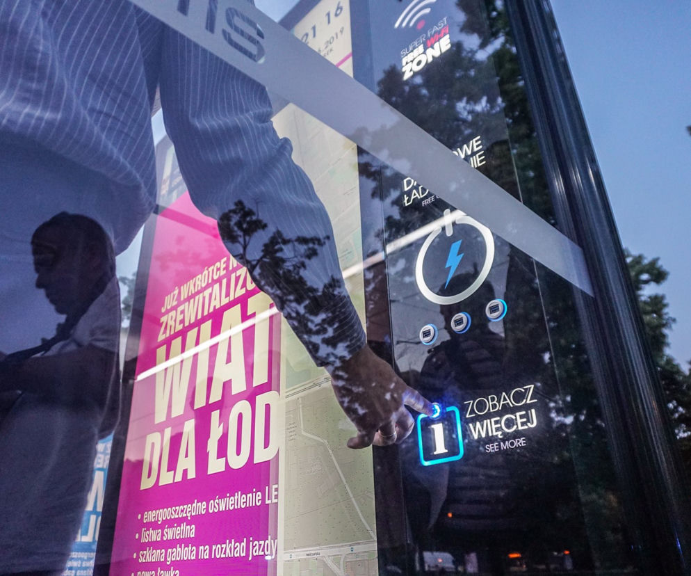 Wiaty przystankowe wyposażone będą w ładowarki do telefonów i panel cyfrowy informujący o utrudnieniach w ruchu