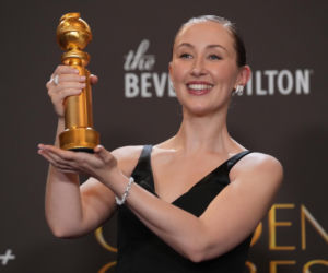 Pamela znów jest blondynką! Zobacz kreacje ze Złotych Globów