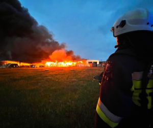 Pożar sortowni odpadów w Promniku