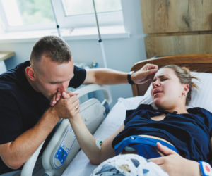 Ona boi się porodu, on udaje spokój. Przyszli ojcowie często robią to samo