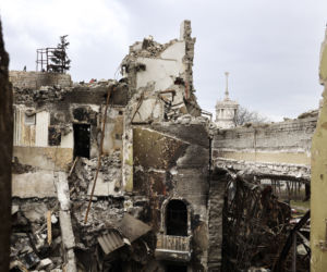 Rosjanie czyszczą Mariupol ze zwłok i gruzów. Szykują tam karnawał zwycięstwa
