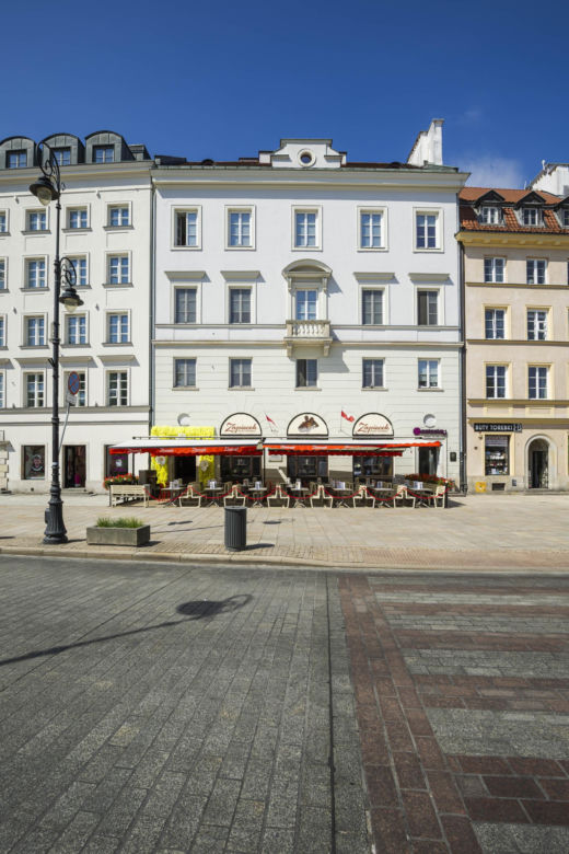 Warszawa dawniej i dziś. Krakowskie Przedmieście 55. Przed wojną ten gmach zachwycał przepychem, dziś jest tylko cieniem dawnej chwały