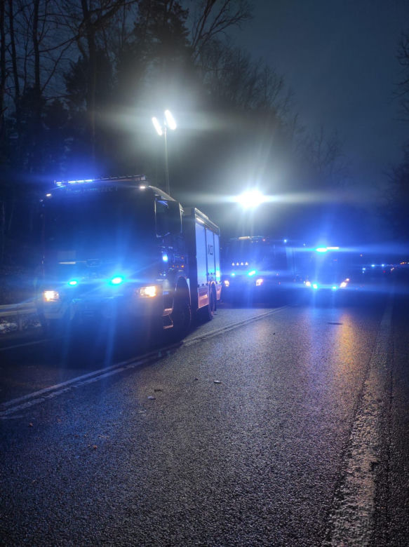 Tragiczny wypadek busa w woj. lubelskim. Jedna osoba nie żyje, jest wielu rannych