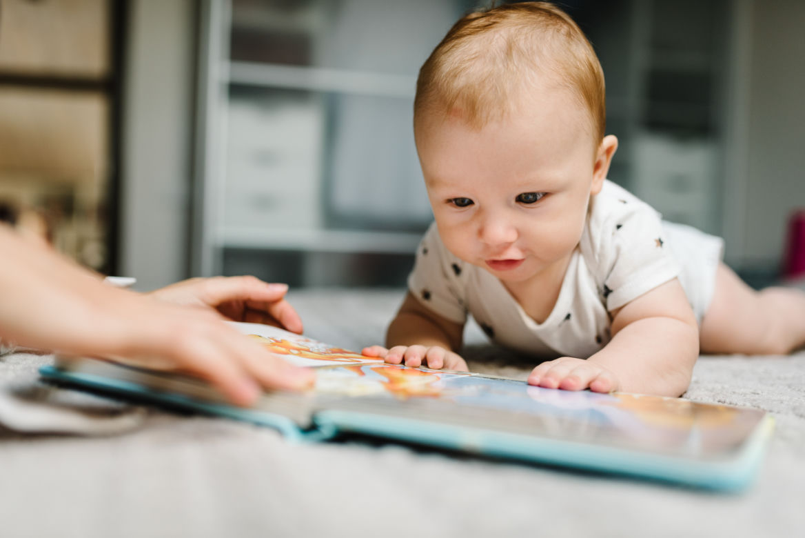 Zabawki dla niemowląt na każdy miesiąc