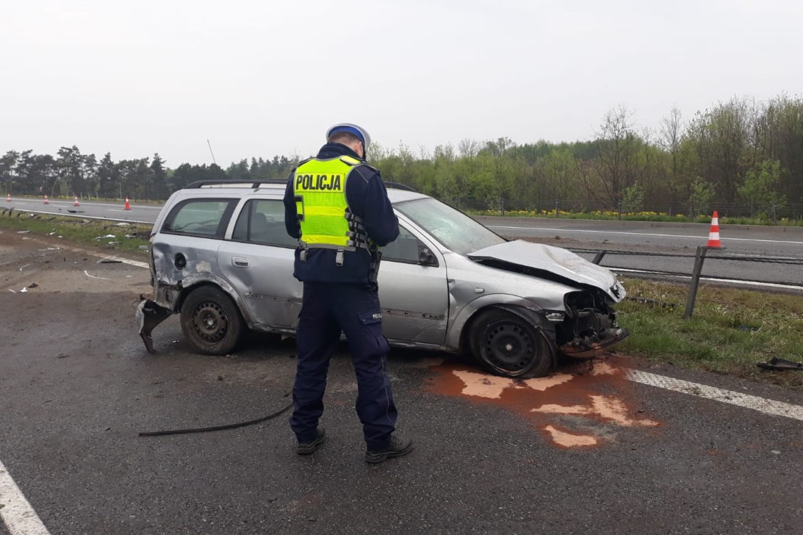 Poważny wypadek na A1 w Kujawsko-Pomorskiem! 6 osób w szpitalu 