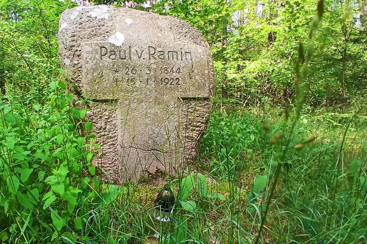 Leśny cmentarz rodu von Ramin