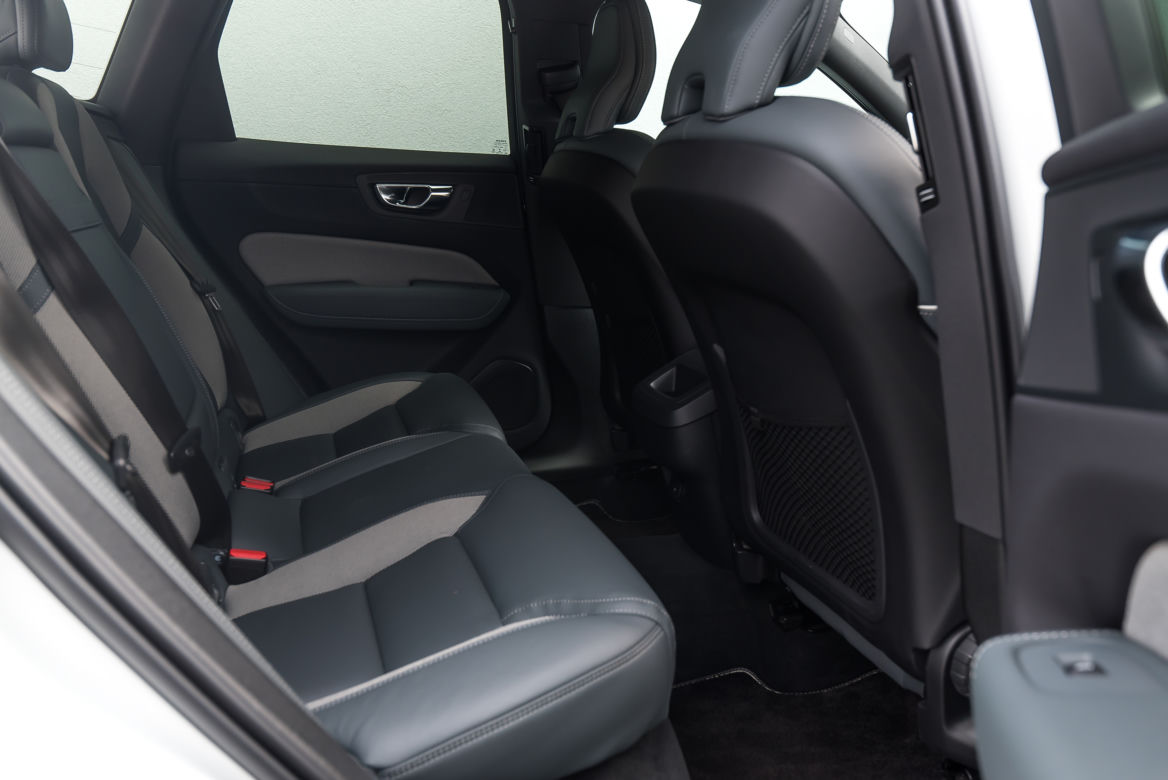 Volvo XC60 B4 Mild Hybrid FWD AT8 Momentum