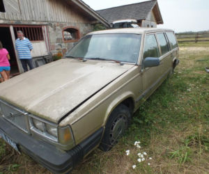 Rewiński sprzedaje swoje Volvo