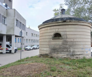 Zabytkowa rotunda na terenie szpitala MSWiA w Warszawie