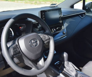 Hybrydowe radiowozy dla podkarpackiej policji. To ciche i ekologiczne Toyoty