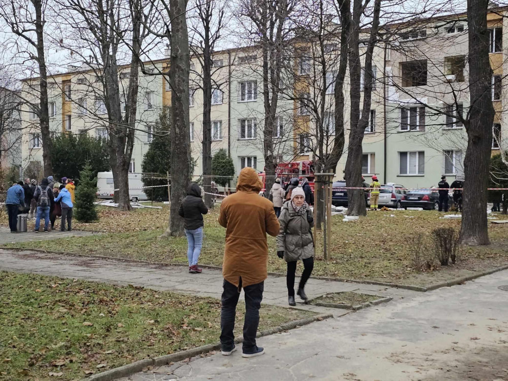 Potężna eksplozja gazu w Rzeszowie! Z mieszkania wyleciały wszystkie okna [ZDJĘCIA]
