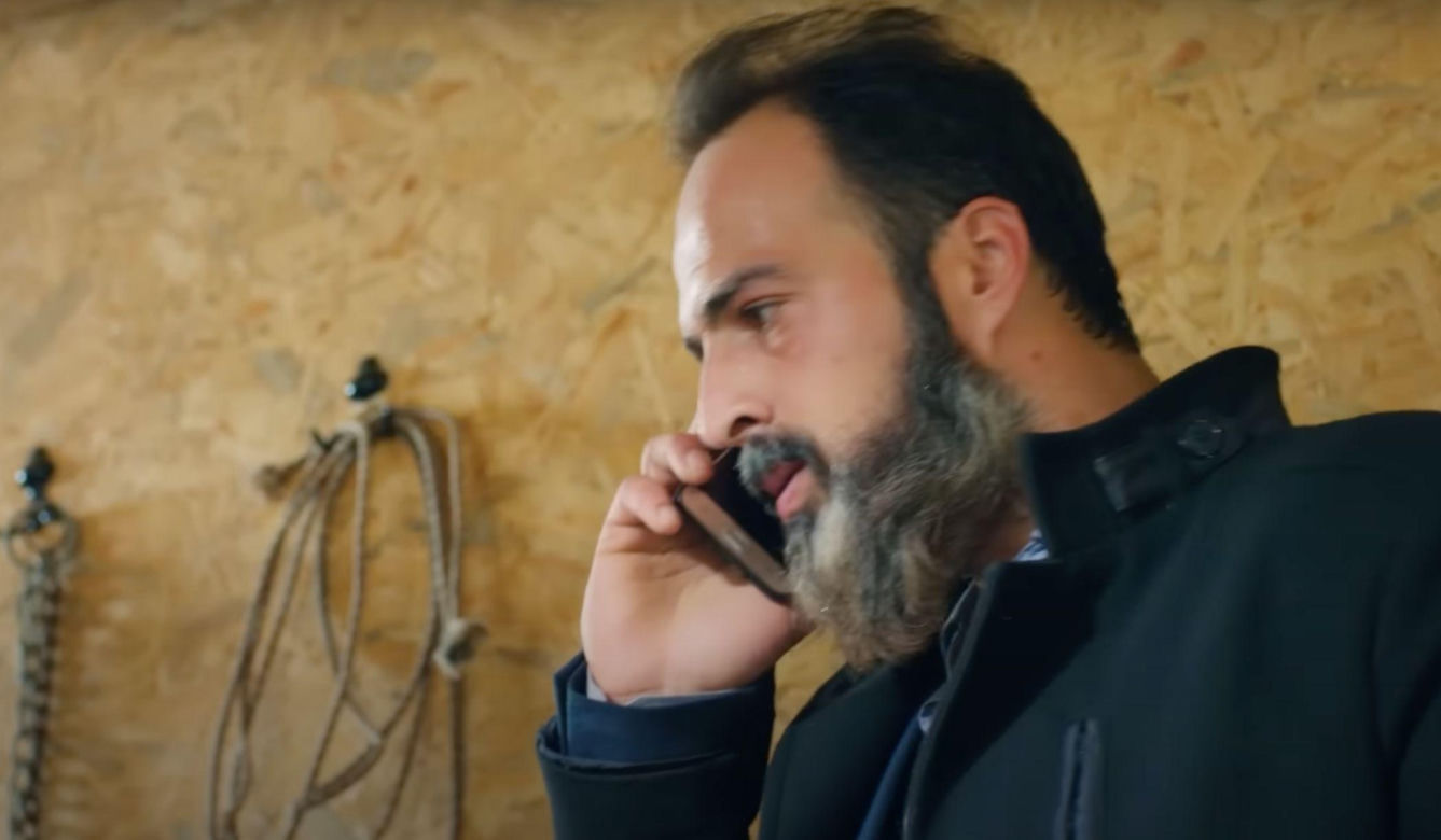Melis naprowadzi porywacza na trop Zeynep. Dojdzie do tragicznego wypadku i dziewczyna zostanie pojmana.
