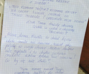 Udusiła własne dzieci. „Będą obok na zawsze