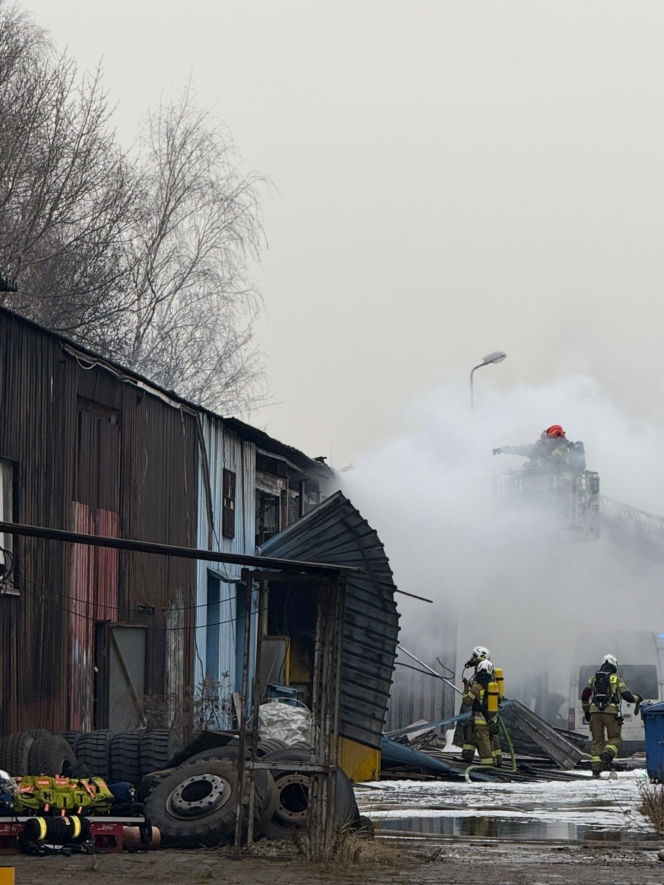 Pożar w Gliwicach. Spłonęły pomieszczenia stolarskie