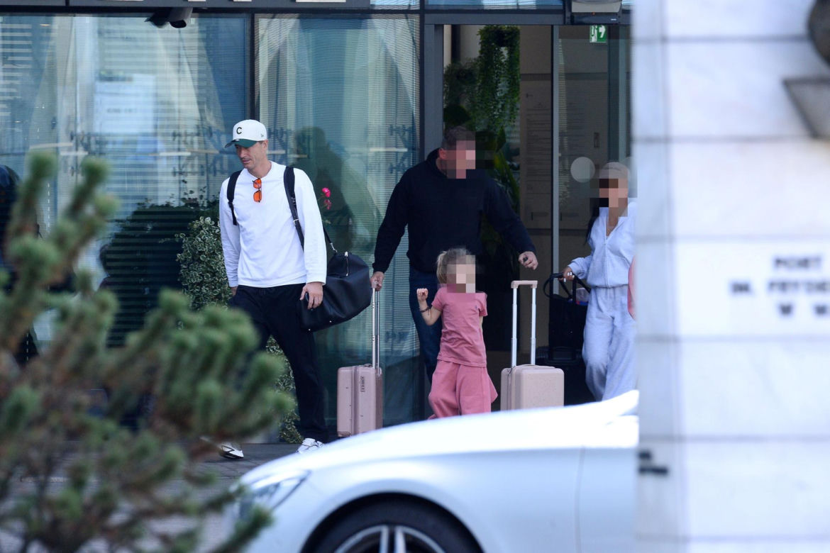 Robert Lewandowski z córkami przyjechał do Warszawy