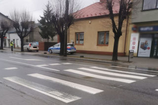 Groźny wypadek w Wieluniu. Na Sieradzkiej potrącono mężczyznę