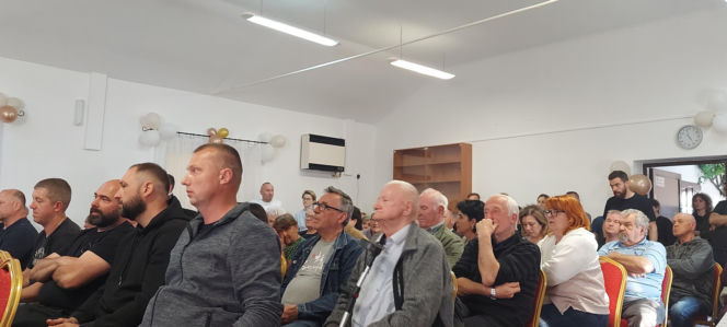 Spotkanie w sprawie budowy masztu 5 G w Płoskiem