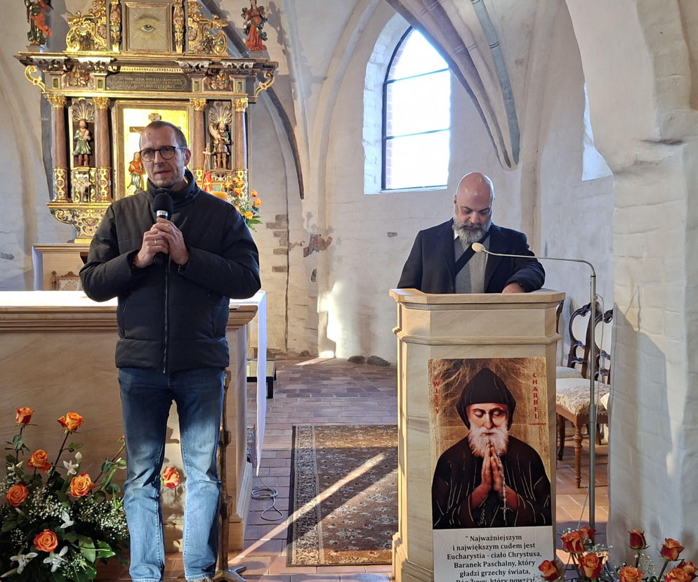 (od lewej) Aleksander Bańka, odpowiedzialny za Rodziny św. Szarbela w Polsce oraz Rayond Nader, założyciel tej wspólnoty w Libanie w kościele pw. św. Antoniego w Osiekach