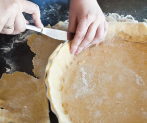 Tarta z warzywami, szynką i serem owczym