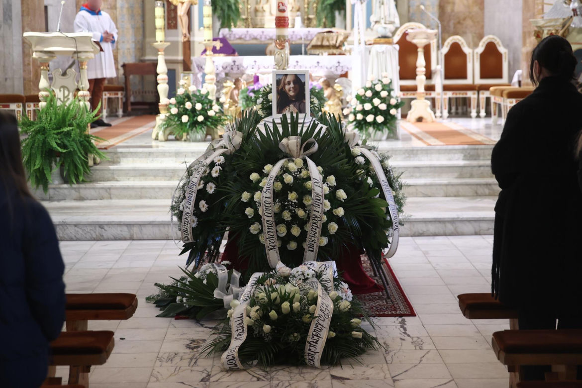 Pogrzeb tragicznie zmarłej 14-letniej Natalki z Andrychowa. Jej śmierć wstrząsnęła Polską
