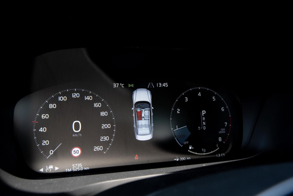 BMW 330i vs Volvo S60 T5