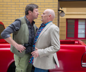 Na Wspólnej. Roman (Waldemar Obłoza), Zdzisław (Piotr Cyrwus)