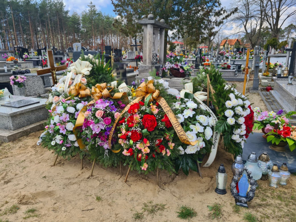Kopki k. Rudnika. Magdalena V. zabiła dzieci i siebie. Odbył się jej pogrzeb w Rudniku [ZDJĘCIA]