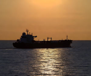 Flota cieni i granice sankcji. Jak Rosja utrzymuje eksport ropy 