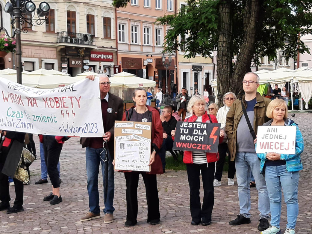 Protesty "Ani Jednej Więcej!" w całej Polsce. Kobiety wyszły na ulice po śmierci Doroty