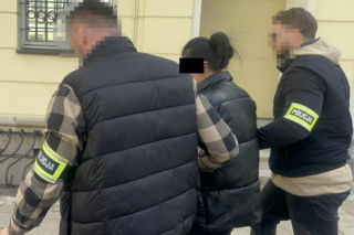 Setki policjantów w centrum handlowym pod Warszawą. Zatrzymano 9 osób, zablokowano potężne kwoty