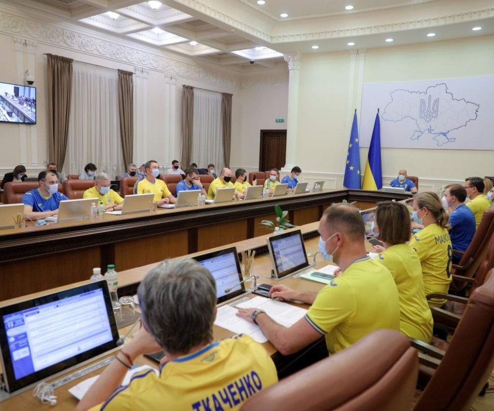 Ministrowie przybyli na posiedzenie w strojach piłkarskich