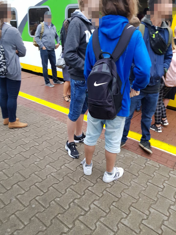 Tłok na stacji PKP Rembertów 